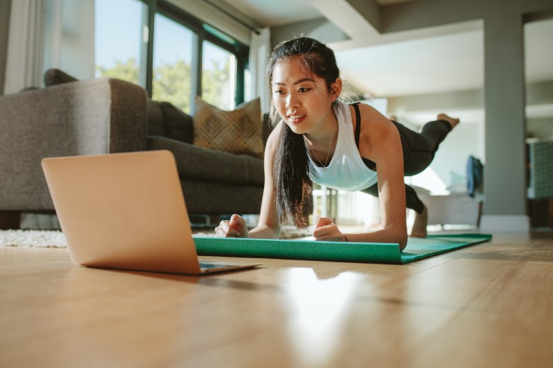 Workout zuhause – Trainingsplan mit Fitnessübungen für zu Hause